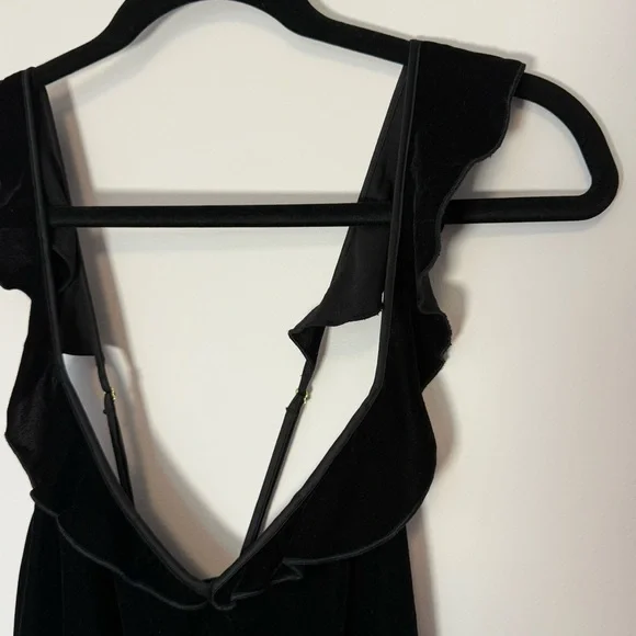 Victoria’s Secret Black Velvet Ruffled crisscross Sleeveless Romper Size L - Picture 3 of 9
